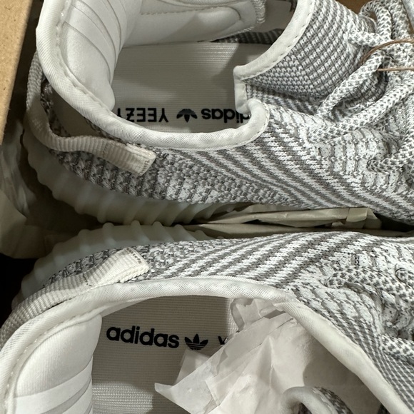 Yeezy Adidas Boost 350 V2 men’s sneaker - Picture 3 of 5